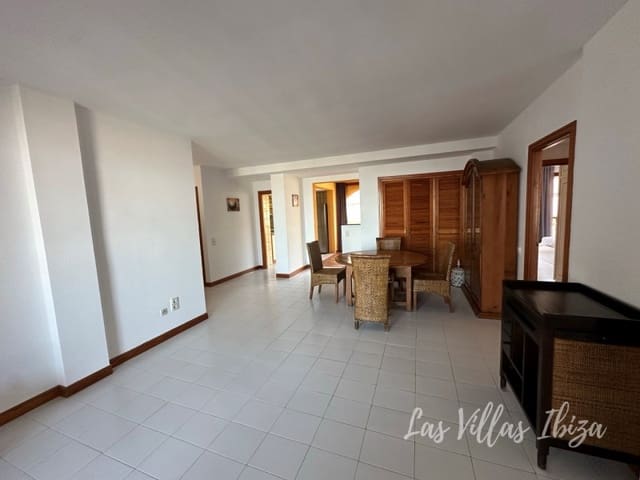 Apartamento de 3 habitaciones en Santa Eulalia / Santa Eularia en alquiler con garaje - 3.300 € (Ref: 9627565)