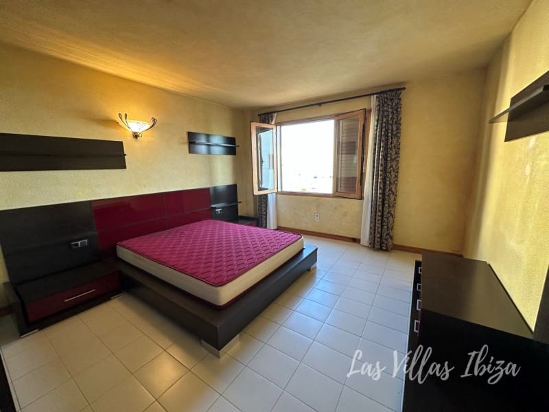 Apartamento de 3 habitaciones en Santa Eulalia / Santa Eularia en alquiler con garaje - 3.300 € (Ref: 9627565)