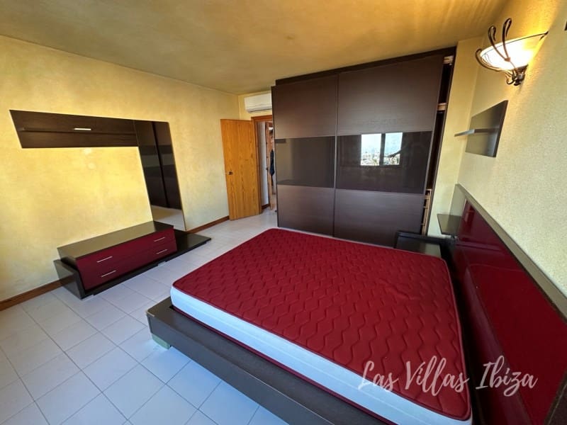 Apartamento de 3 habitaciones en Santa Eulalia / Santa Eularia en alquiler con garaje - 3.300 € (Ref: 9627565)