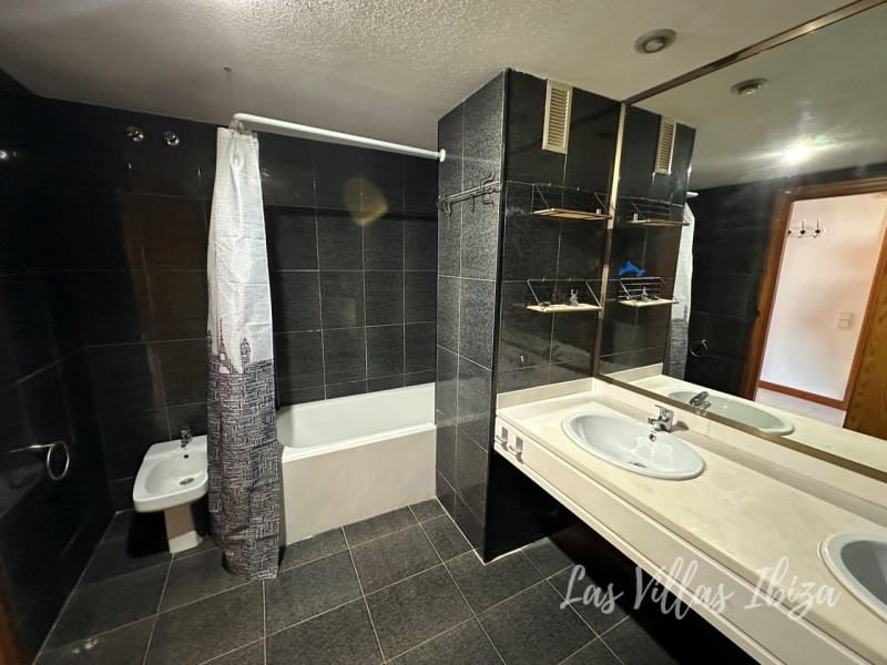 Apartamento de 3 habitaciones en Santa Eulalia / Santa Eularia en alquiler con garaje - 3.300 € (Ref: 9627565)