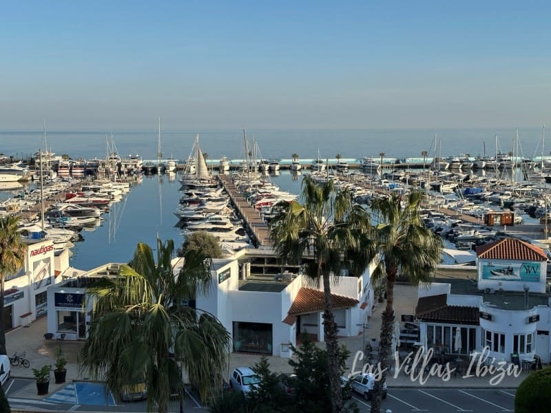 Apartamento de 3 habitaciones en Santa Eulalia / Santa Eularia en alquiler con garaje - 3.300 € (Ref: 9627565)