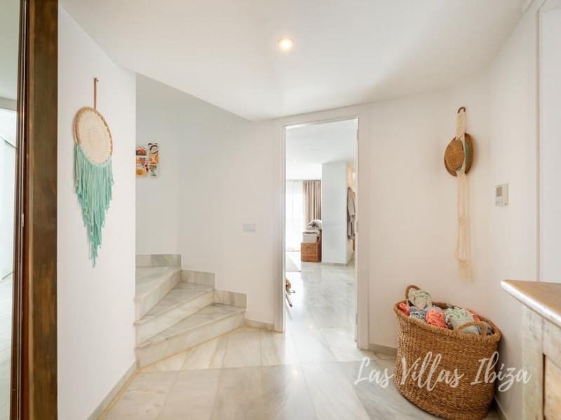 3 bedroom Villa for sale in Roca Llisa with pool garage - € 1,300,000 (Ref: 9735399)