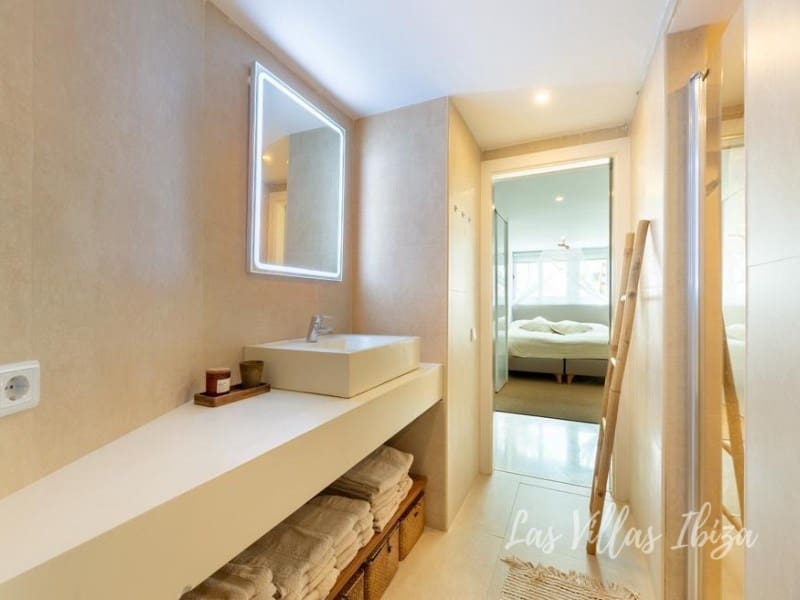 3 bedroom Villa for sale in Roca Llisa with pool garage - € 1,300,000 (Ref: 9735399)