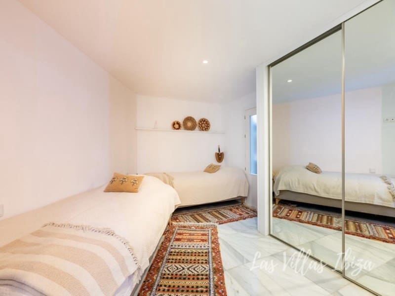 3 bedroom Villa for sale in Roca Llisa with pool garage - € 1,300,000 (Ref: 9735399)