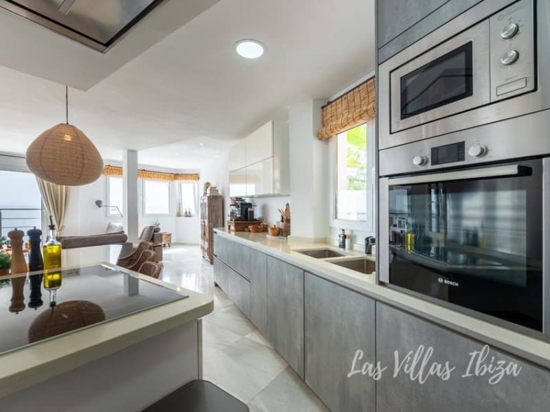 3 bedroom Villa for sale in Roca Llisa with pool garage - € 1,300,000 (Ref: 9735399)