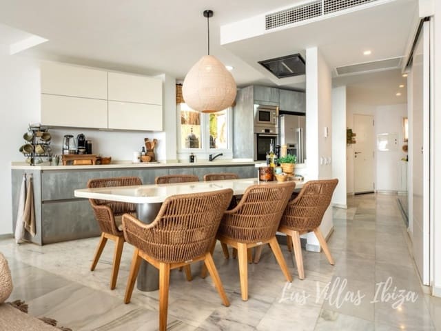 3 soveværelse Villa til salg i Roca Llisa, Santa Eulalia / Santa Eularia med swimmingpool garage - € 1.300.000 (Ref: 9735399)