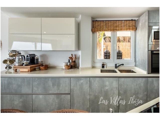 3 soveværelse Villa til salg i Roca Llisa, Santa Eulalia / Santa Eularia med swimmingpool garage - € 1.300.000 (Ref: 9735399)