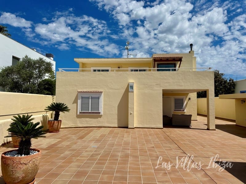4 bedroom Villa for sale in Santa Gertrudis de Fruitera with pool garage - € 3,000,000 (Ref: 9814349)