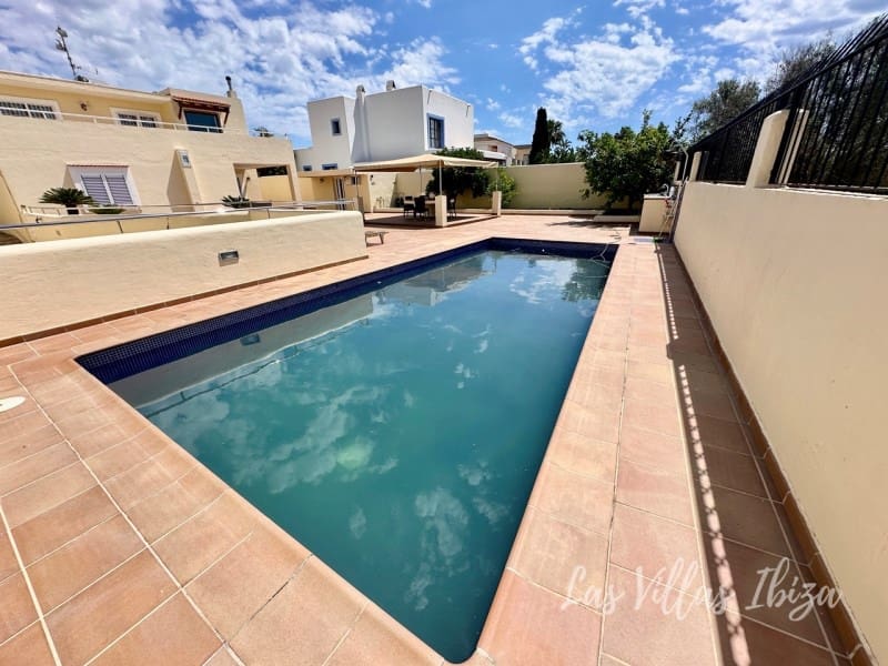 4 bedroom Villa for sale in Santa Gertrudis de Fruitera with pool garage - € 3,000,000 (Ref: 9814349)