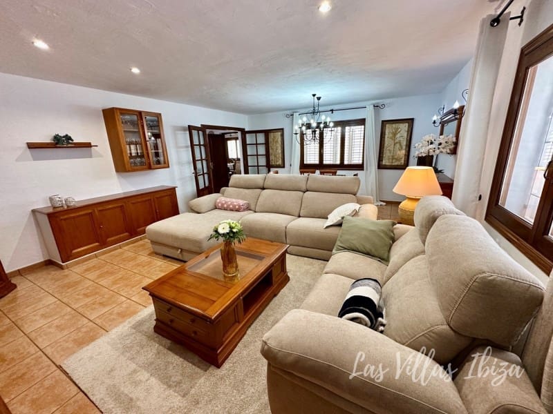 4 bedroom Villa for sale in Santa Gertrudis de Fruitera with pool garage - € 3,000,000 (Ref: 9814349)