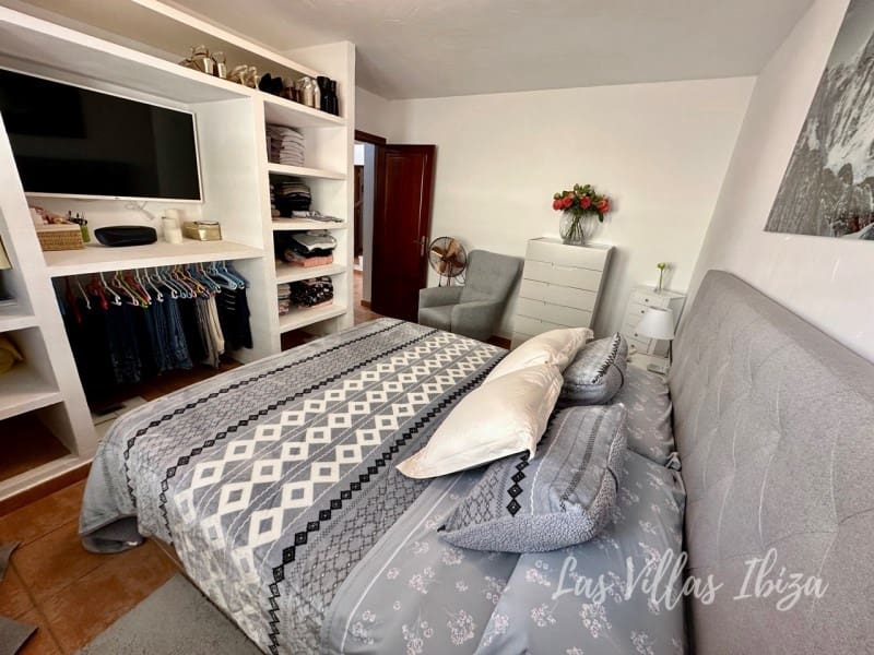 4 bedroom Villa for sale in Santa Gertrudis de Fruitera with pool garage - € 3,000,000 (Ref: 9814349)