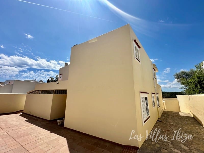 4 bedroom Villa for sale in Santa Gertrudis de Fruitera with pool garage - € 3,000,000 (Ref: 9814349)