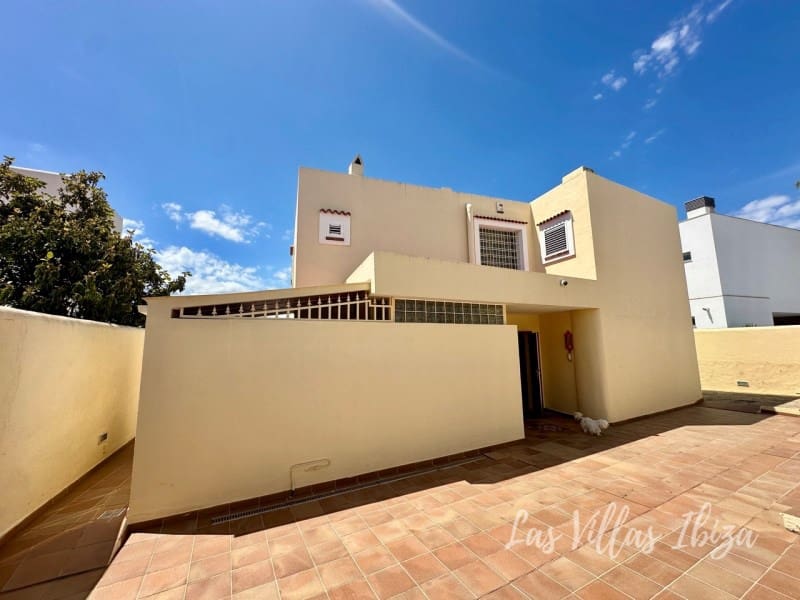 4 bedroom Villa for sale in Santa Gertrudis de Fruitera with pool garage - € 3,000,000 (Ref: 9814349)