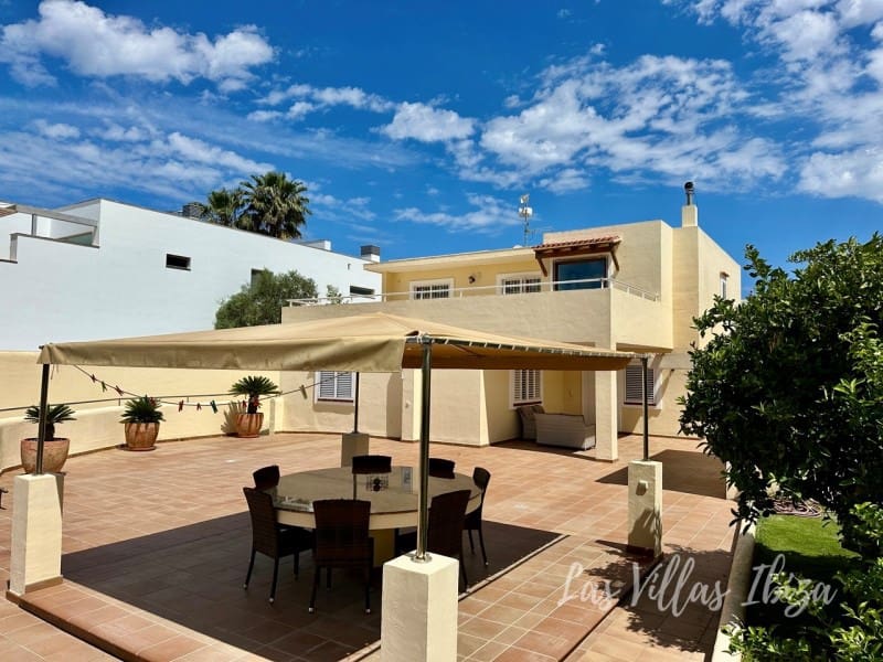 4 bedroom Villa for sale in Santa Gertrudis de Fruitera with pool garage - € 3,000,000 (Ref: 9814349)