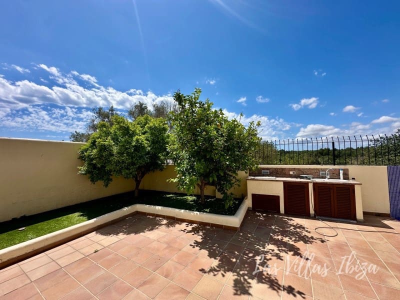 4 bedroom Villa for sale in Santa Gertrudis de Fruitera with pool garage - € 3,000,000 (Ref: 9814349)
