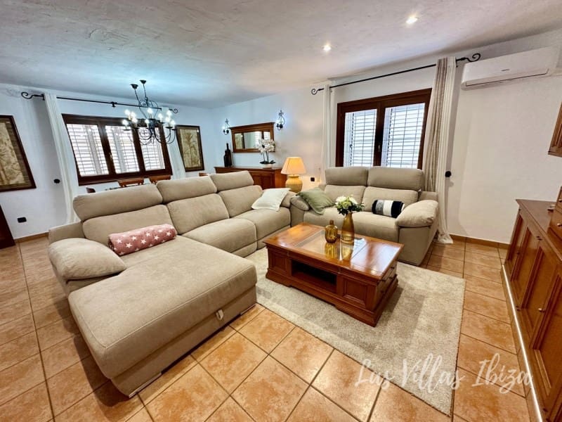 4 bedroom Villa for sale in Santa Gertrudis de Fruitera with pool garage - € 3,000,000 (Ref: 9814349)