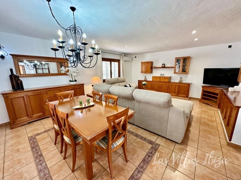 4 bedroom Villa for sale in Santa Gertrudis de Fruitera with pool garage - € 3,000,000 (Ref: 9814349)