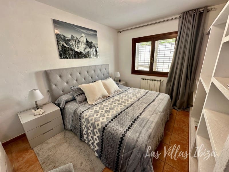 4 bedroom Villa for sale in Santa Gertrudis de Fruitera with pool garage - € 3,000,000 (Ref: 9814349)