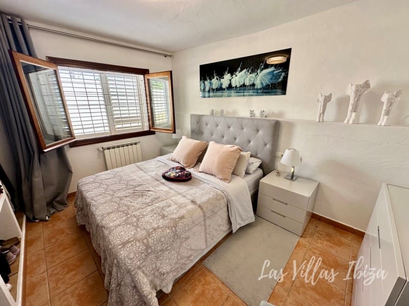 4 bedroom Villa for sale in Santa Gertrudis de Fruitera with pool garage - € 3,000,000 (Ref: 9814349)