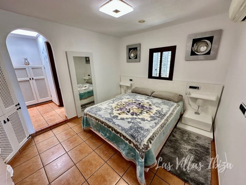 4 bedroom Villa for sale in Santa Gertrudis de Fruitera with pool garage - € 3,000,000 (Ref: 9814349)