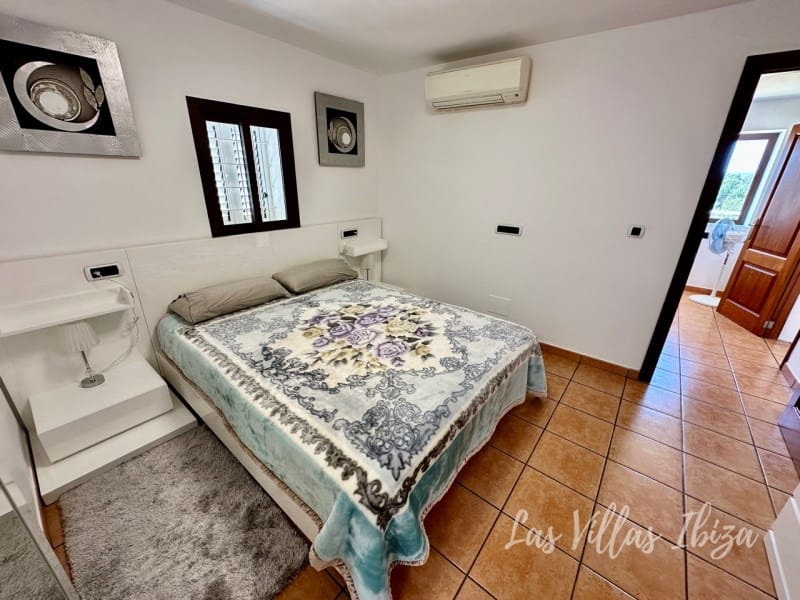 4 bedroom Villa for sale in Santa Gertrudis de Fruitera with pool garage - € 3,000,000 (Ref: 9814349)