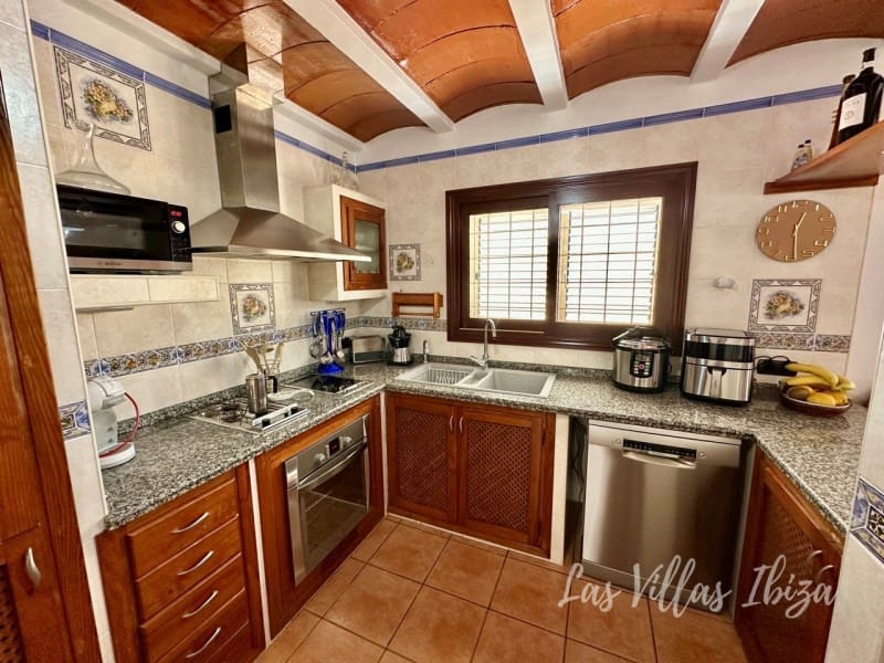4 bedroom Villa for sale in Santa Gertrudis de Fruitera with pool garage - € 3,000,000 (Ref: 9814349)