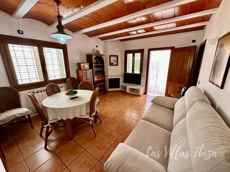 4 bedroom Villa for sale in Santa Gertrudis de Fruitera with pool garage - € 3,000,000 (Ref: 9814349)