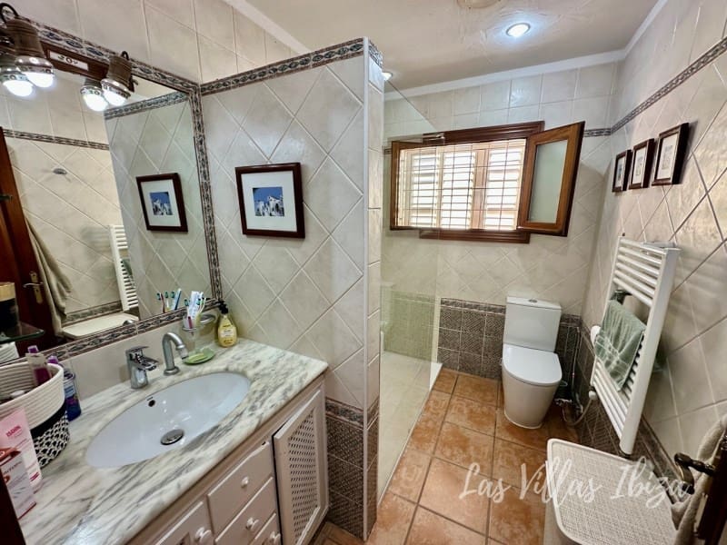 4 bedroom Villa for sale in Santa Gertrudis de Fruitera with pool garage - € 3,000,000 (Ref: 9814349)