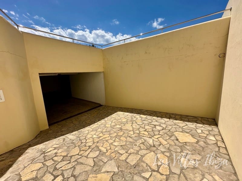 4 bedroom Villa for sale in Santa Gertrudis de Fruitera with pool garage - € 3,000,000 (Ref: 9814349)