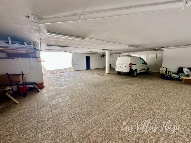 4 bedroom Villa for sale in Santa Gertrudis de Fruitera with pool garage - € 3,000,000 (Ref: 9814349)