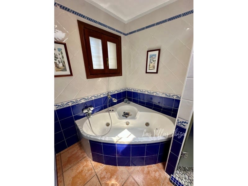 4 bedroom Villa for sale in Santa Gertrudis de Fruitera with pool garage - € 3,000,000 (Ref: 9814349)