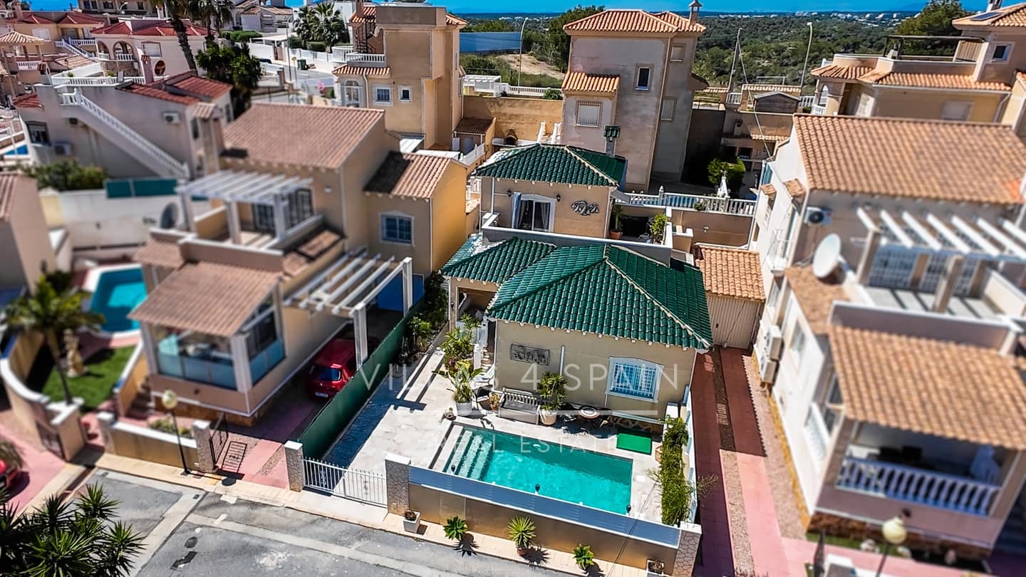 3 makuuhuone Huvila myytävänä paikassa Villamartin mukana uima-altaan - 339 000 € (Ref: 10080359)
