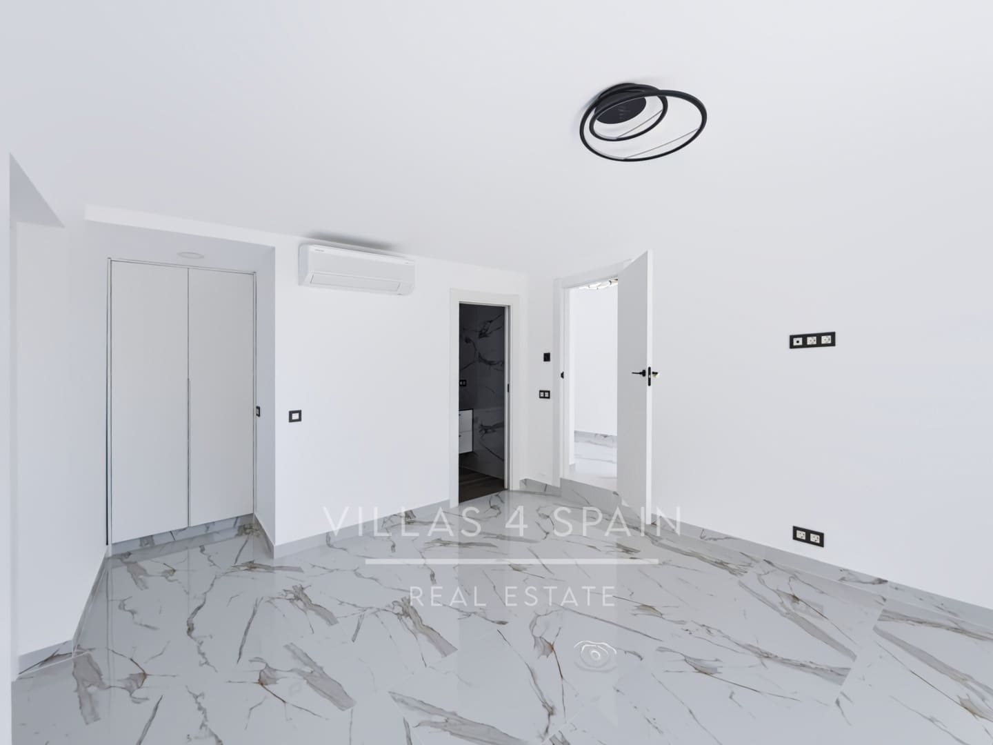 5 makuuhuone Huvila myytävänä paikassa Ciudad Quesada mukana uima-altaan - 850 000 € (Ref: 10100876)