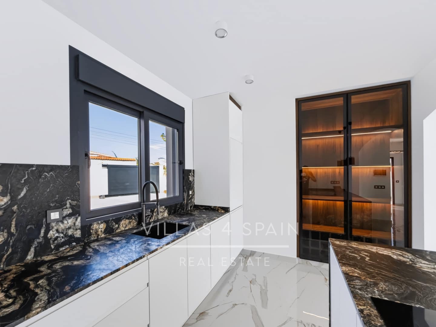 5 makuuhuone Huvila myytävänä paikassa Ciudad Quesada mukana uima-altaan - 850 000 € (Ref: 10100876)