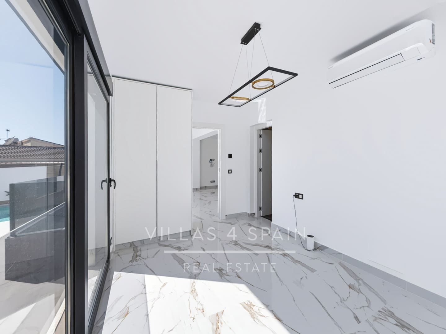 5 makuuhuone Huvila myytävänä paikassa Ciudad Quesada mukana uima-altaan - 850 000 € (Ref: 10100876)