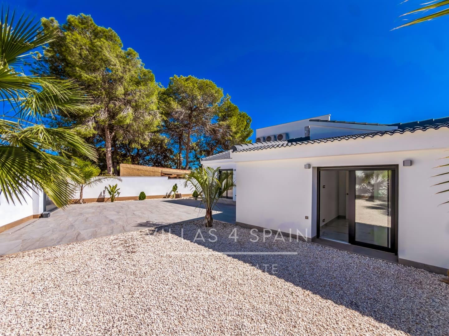 5 makuuhuone Huvila myytävänä paikassa Ciudad Quesada mukana uima-altaan - 850 000 € (Ref: 10100876)