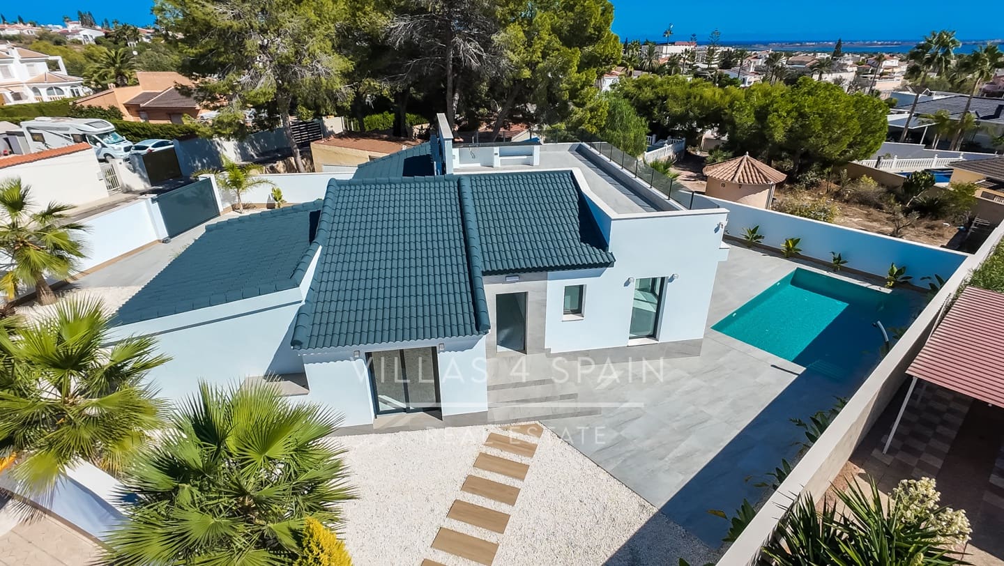 5 makuuhuone Huvila myytävänä paikassa Ciudad Quesada mukana uima-altaan - 850 000 € (Ref: 10100876)