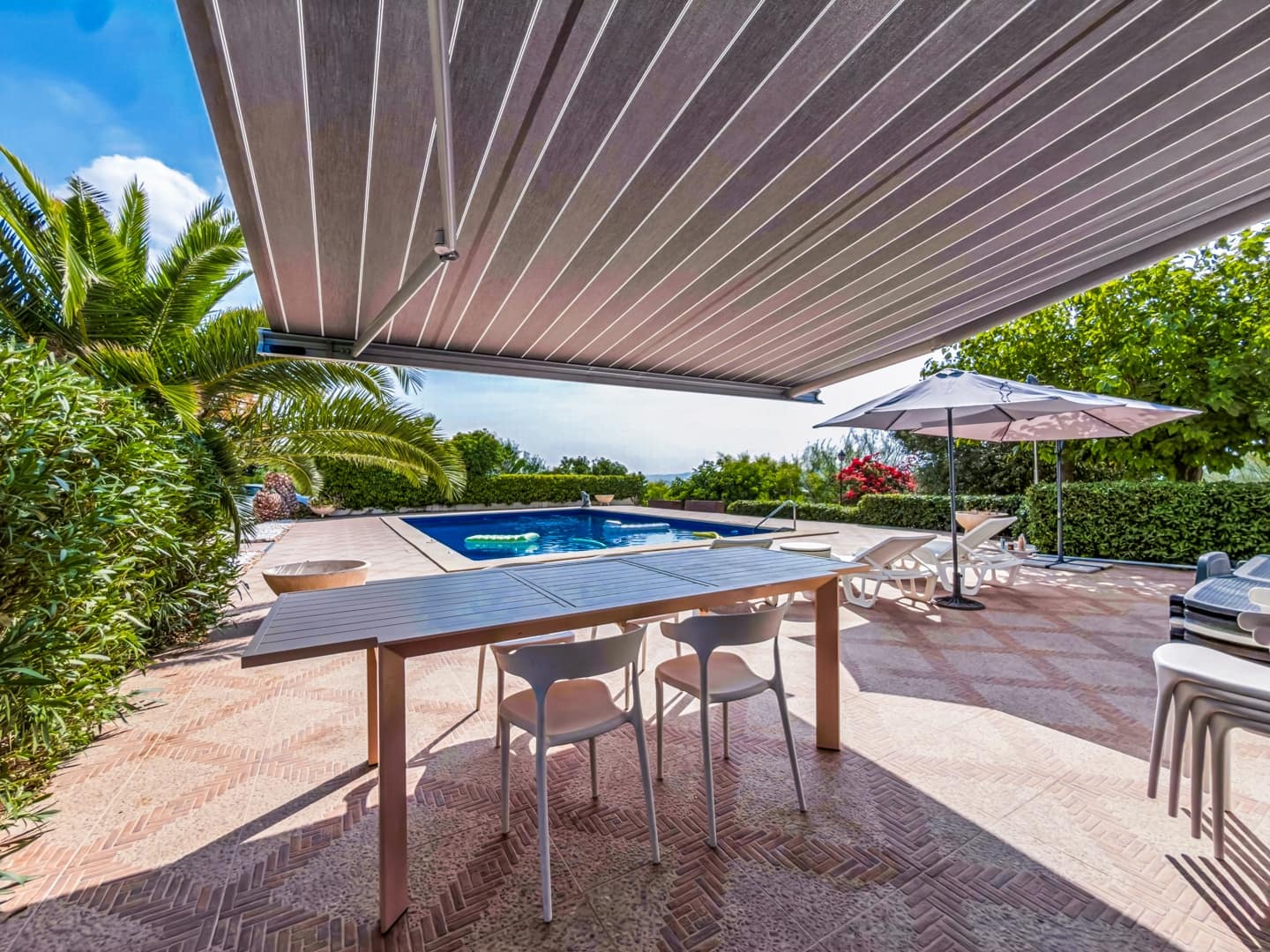 4 bedroom Villa for sale in Aspe with pool garage - € 399,000 (Ref: 10172742)
