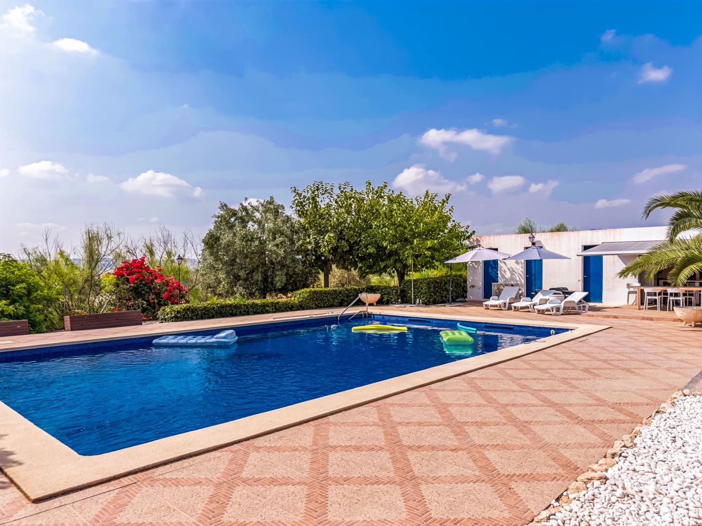 4 bedroom Villa for sale in Aspe with pool garage - € 399,000 (Ref: 10172742)