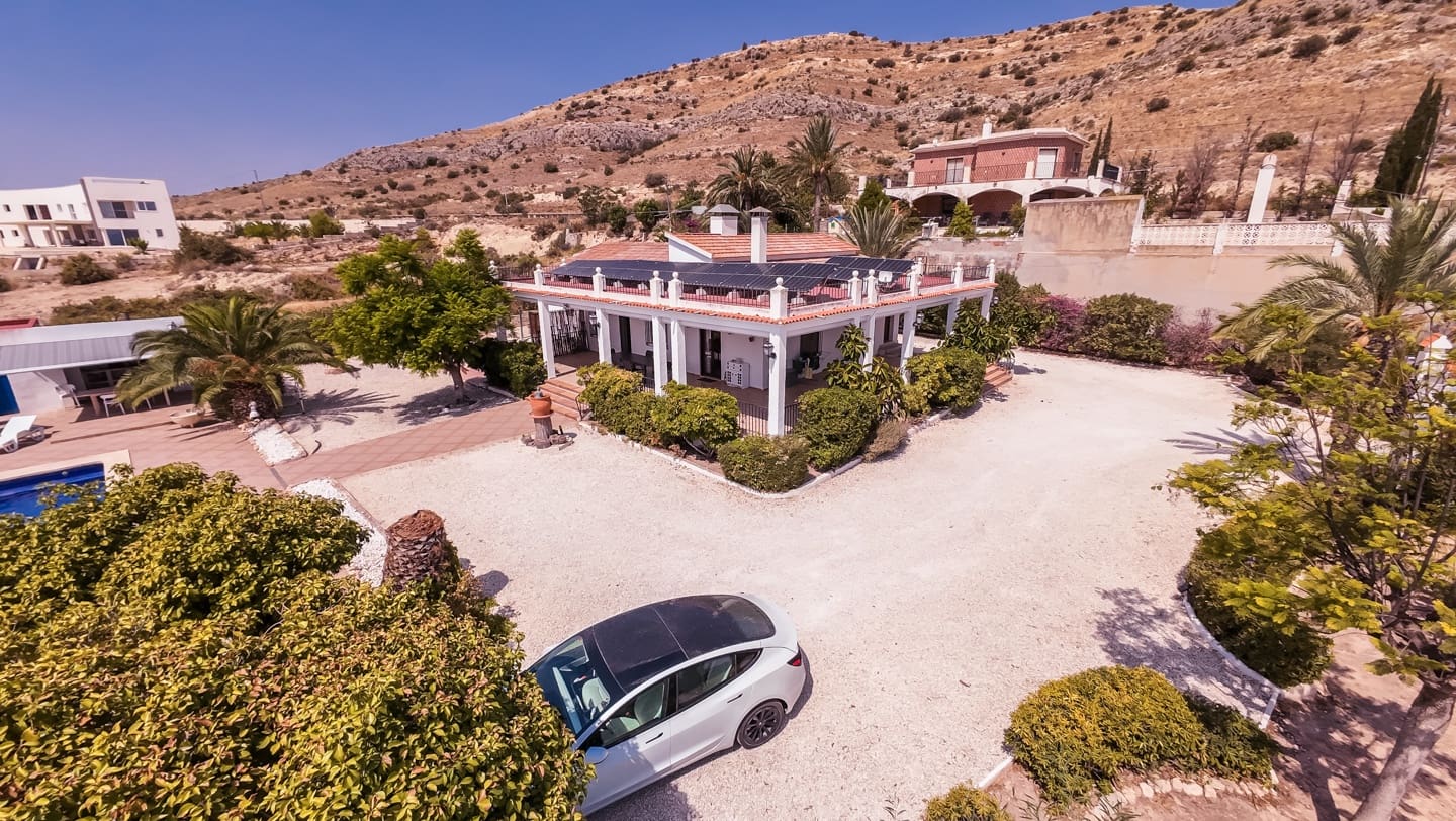 4 bedroom Villa for sale in Aspe with pool garage - € 399,000 (Ref: 10172742)