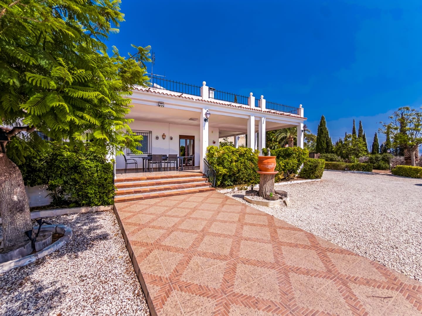 4 bedroom Villa for sale in Aspe with pool garage - € 399,000 (Ref: 10172742)