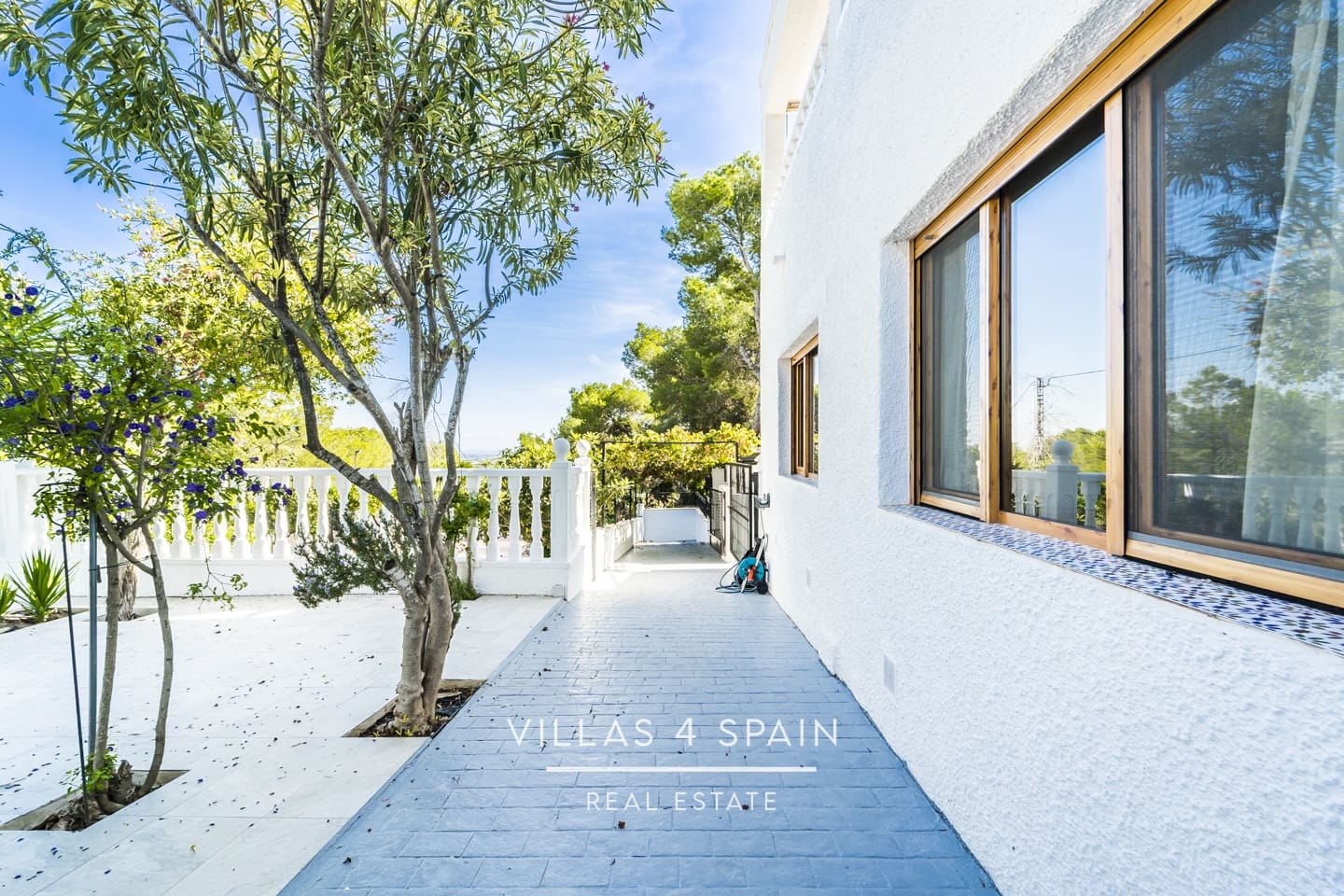 7 bedroom Villa for sale in Desamparados Hurchillo Torremendo