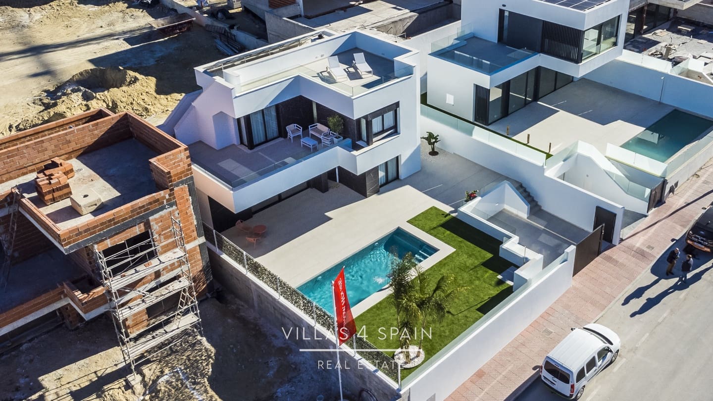 4 soveværelse Villa til salg i Ciudad Quesada med swimmingpool garage - € 560.000 (Ref: 7995410)