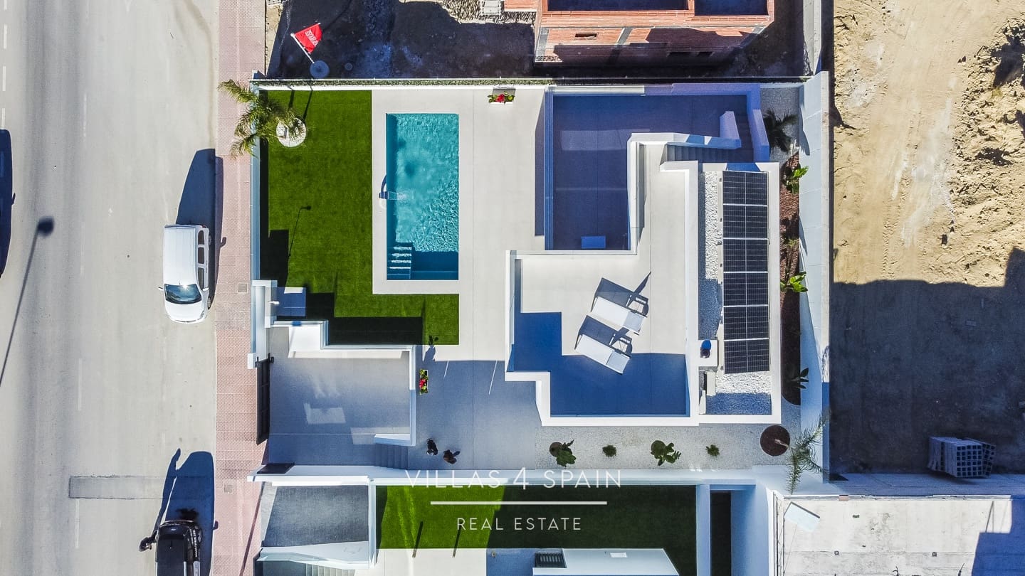 4 soveværelse Villa til salg i Ciudad Quesada med swimmingpool garage - € 560.000 (Ref: 7995410)