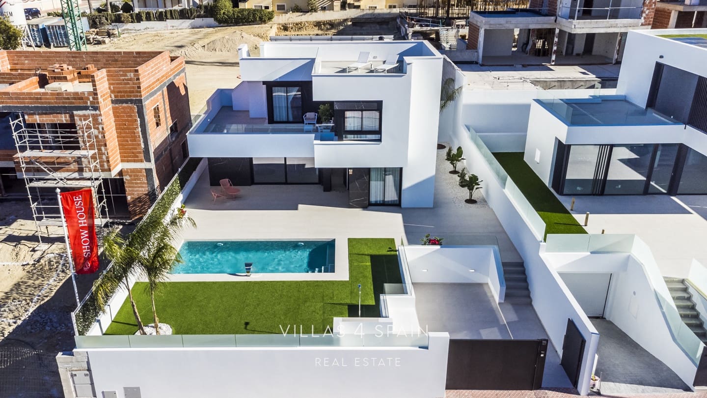 4 soveværelse Villa til salg i Ciudad Quesada med swimmingpool garage - € 560.000 (Ref: 7995410)