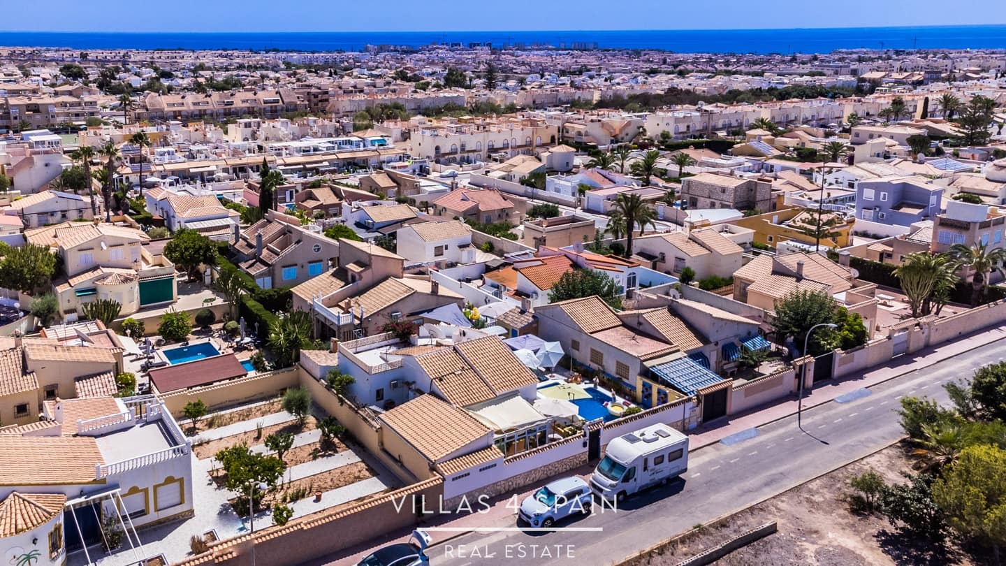 4 quarto Moradia para venda em Orihuela Costa com piscina - 369 950 € (Ref: 8439860)