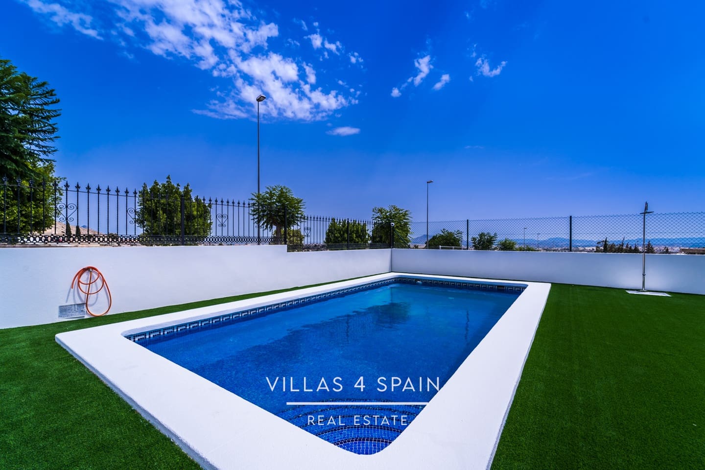 3 makuuhuone Huvila myytävänä paikassa Fortuna mukana uima-altaan 
autotalli - 319 000 € (Ref: 8454319)