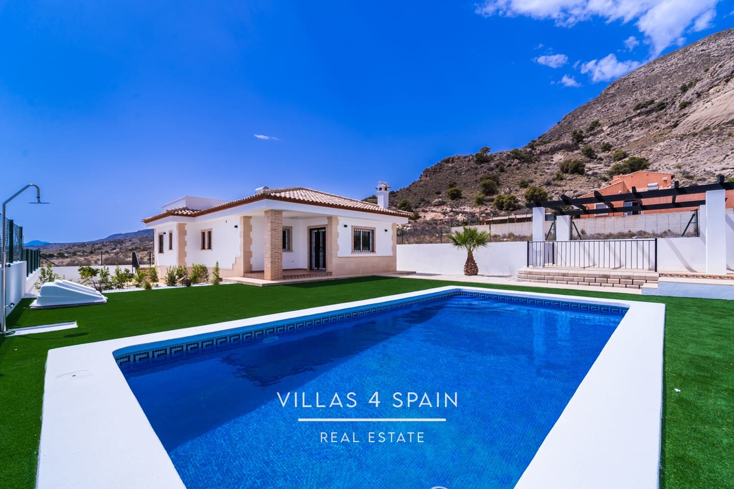 3 makuuhuone Huvila myytävänä paikassa Fortuna mukana uima-altaan 
autotalli - 319 000 € (Ref: 8454319)