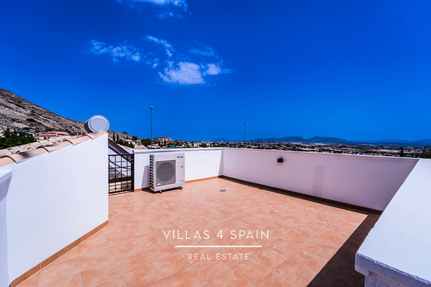 3 makuuhuone Huvila myytävänä paikassa Fortuna mukana uima-altaan 
autotalli - 319 000 € (Ref: 8454319)