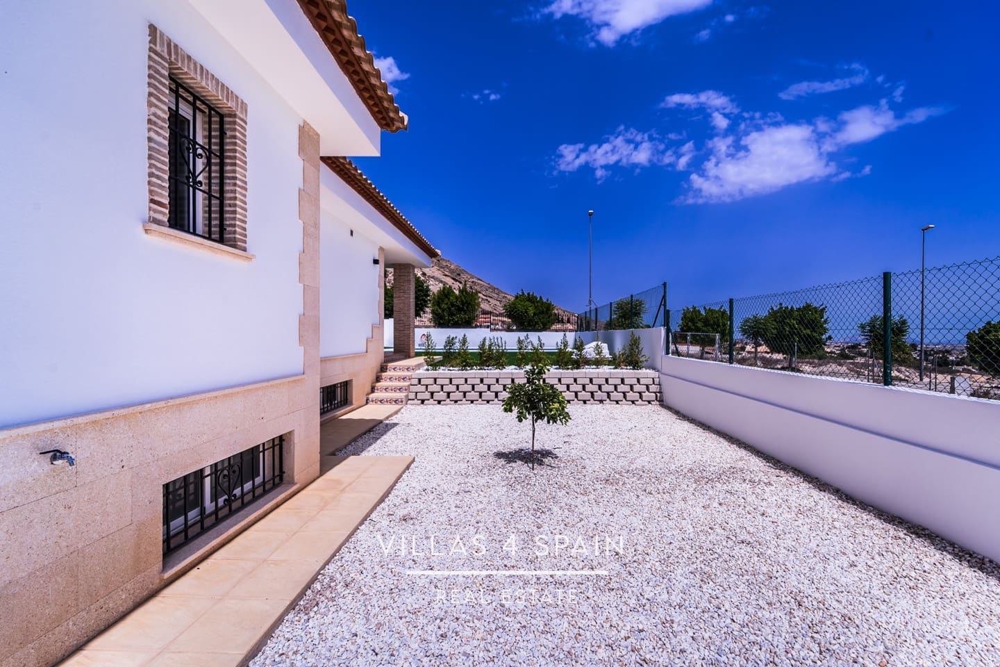 3 makuuhuone Huvila myytävänä paikassa Fortuna mukana uima-altaan 
autotalli - 319 000 € (Ref: 8454319)